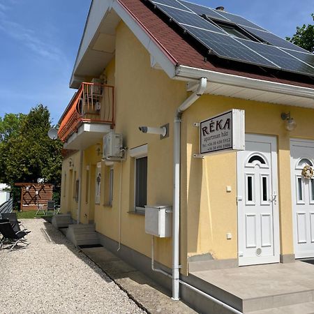 Reka Apartmanhaz Buk Luaran gambar