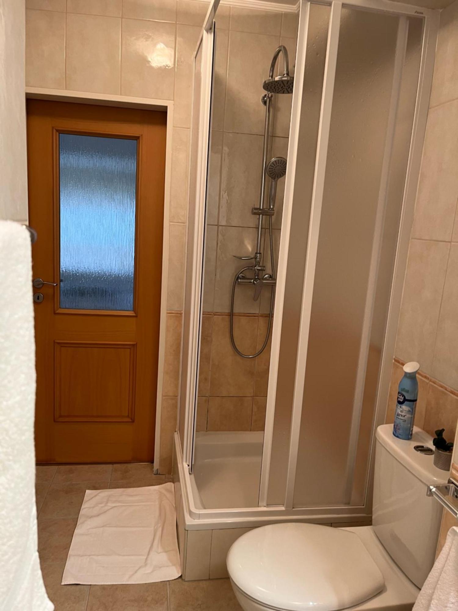 Reka Apartmanhaz Buk Luaran gambar