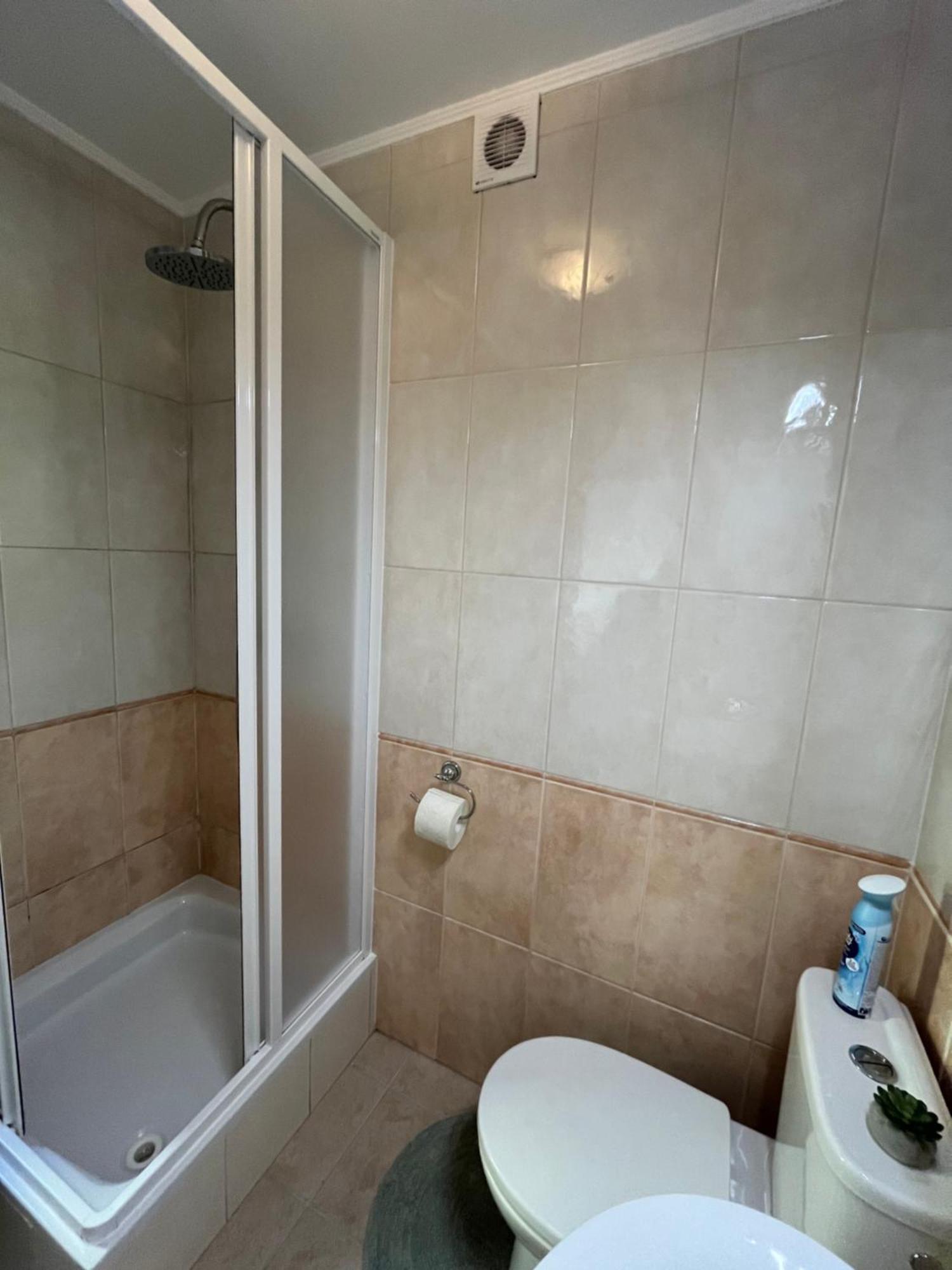 Reka Apartmanhaz Buk Luaran gambar
