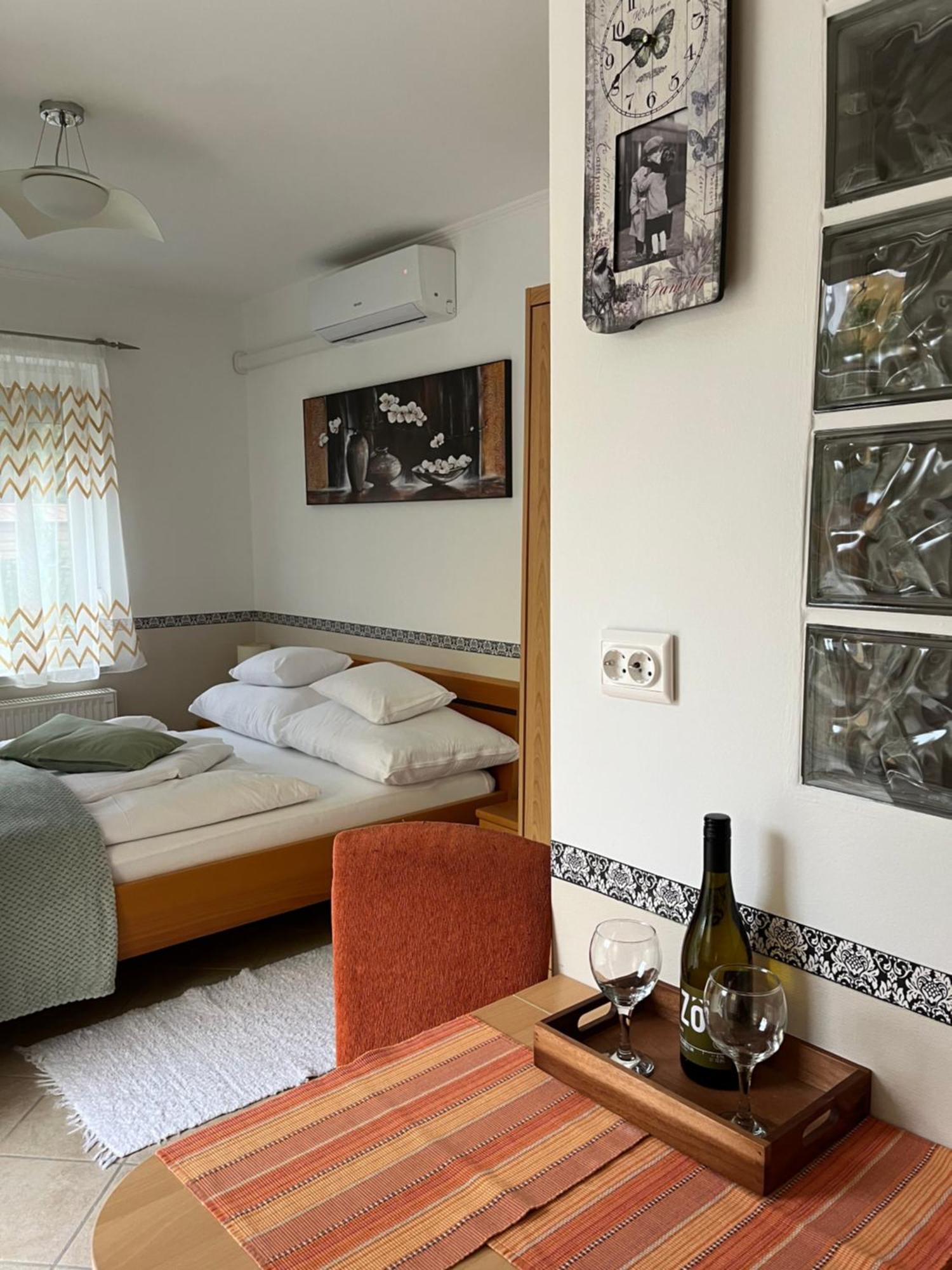 Reka Apartmanhaz Buk Luaran gambar