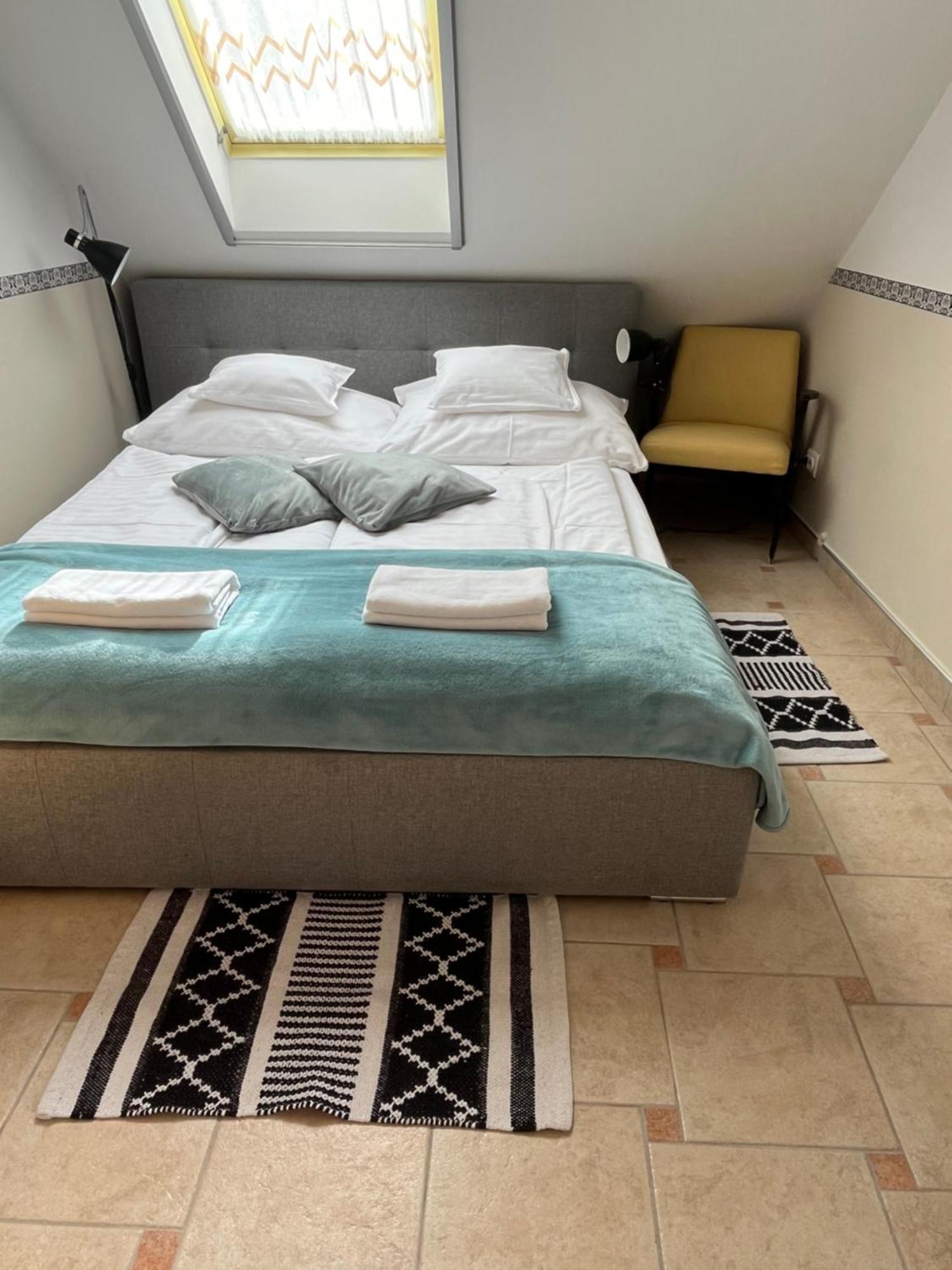 Reka Apartmanhaz Buk Luaran gambar