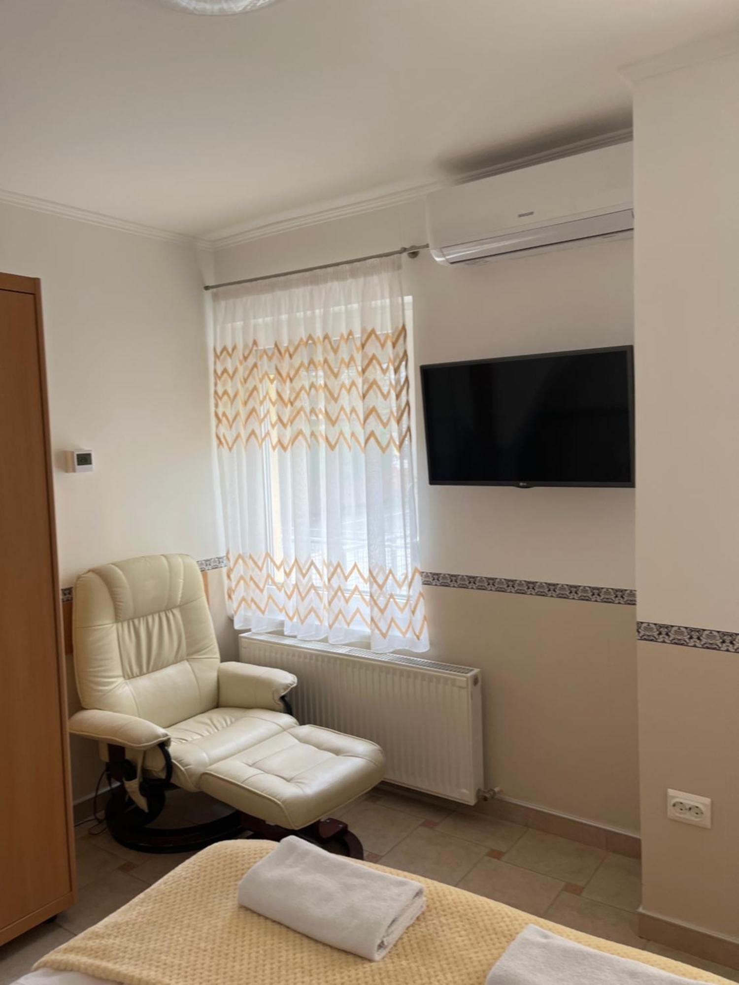 Reka Apartmanhaz Buk Luaran gambar