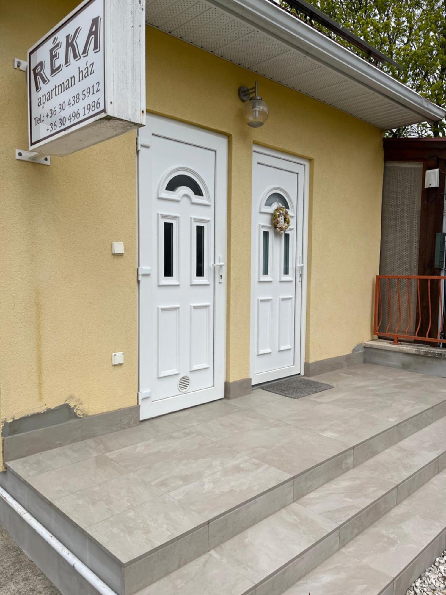 Reka Apartmanhaz Buk Luaran gambar