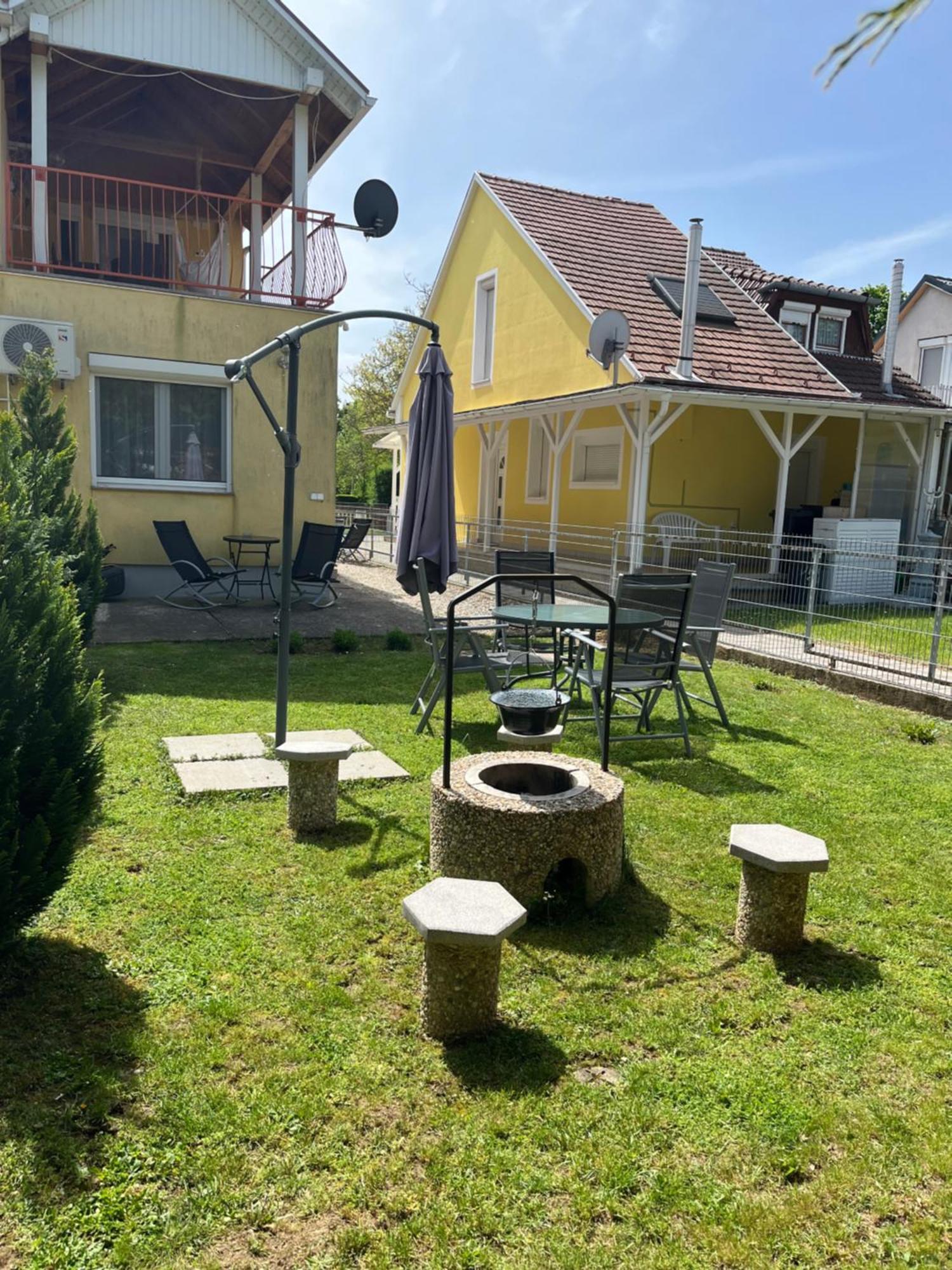 Reka Apartmanhaz Buk Luaran gambar